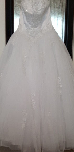 Wedding Dress - Picture 2 of 5